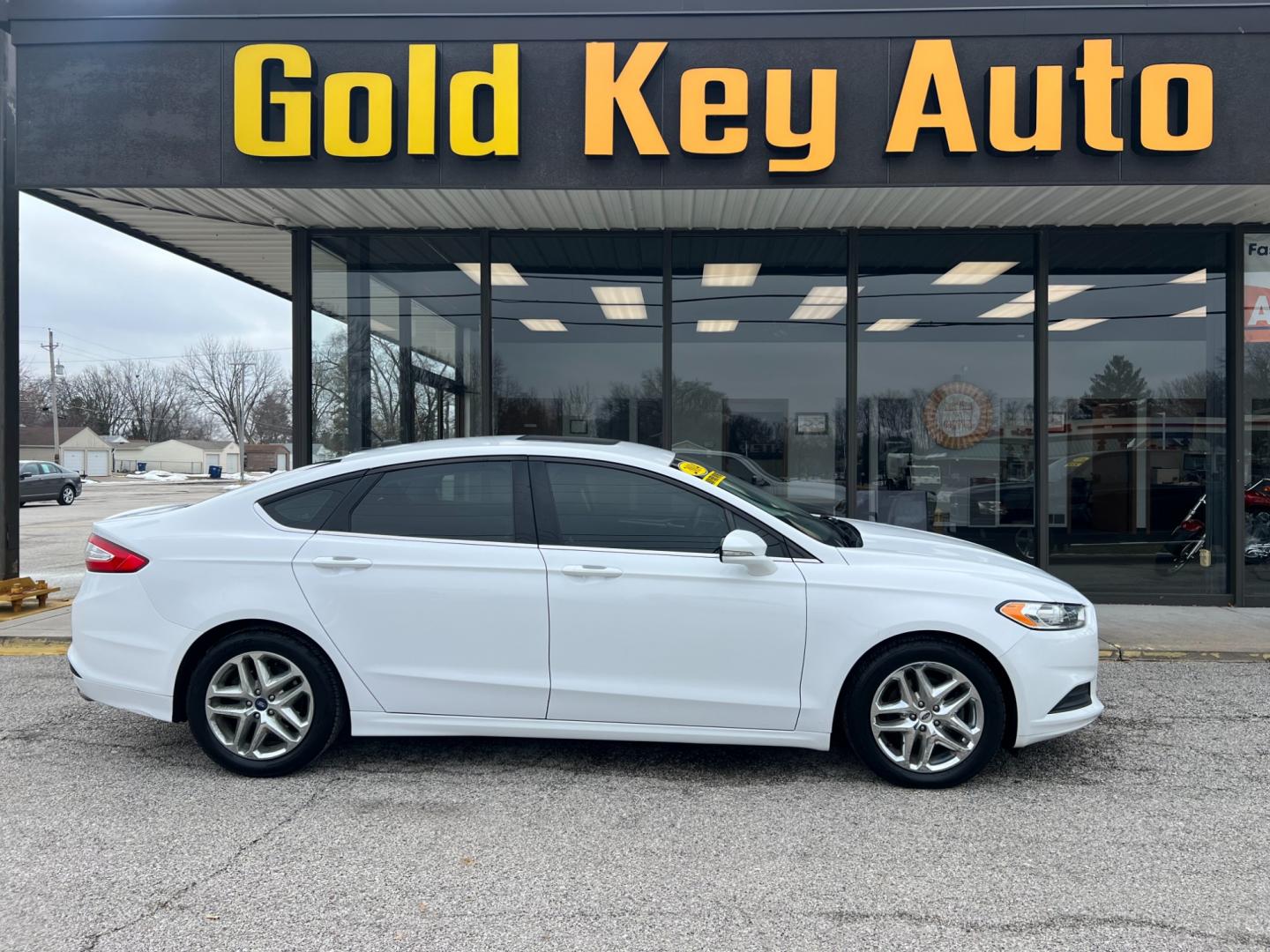 2014 Oxford White Ford Fusion SE (3FA6P0H75ER) with an 2.5L L4 DOHC 16V engine, located at 1633 W Kimberly, Davenport, IA, 52806, (563) 323-5341, 41.559456, -90.598732 - Photo#0